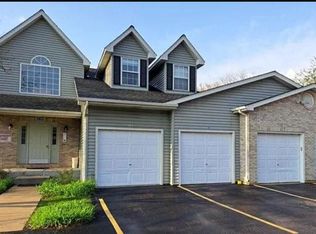 310 Village Creek Dr #1B, Lake In The Hills, IL 60156