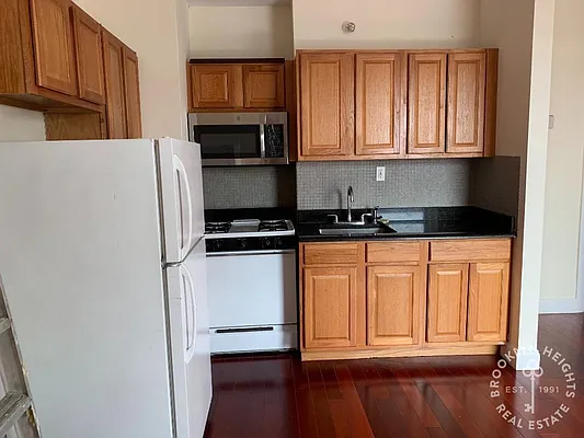 Rented by Brooklyn Heights Real Estate Inc | media 10