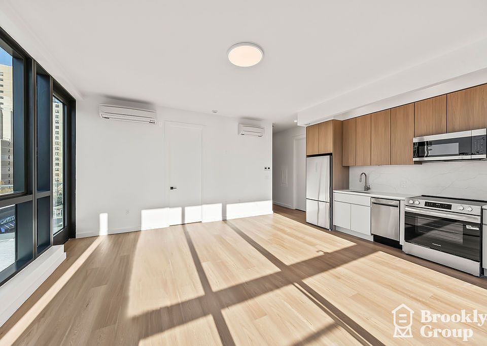 1st image of 556 Baltic St #211