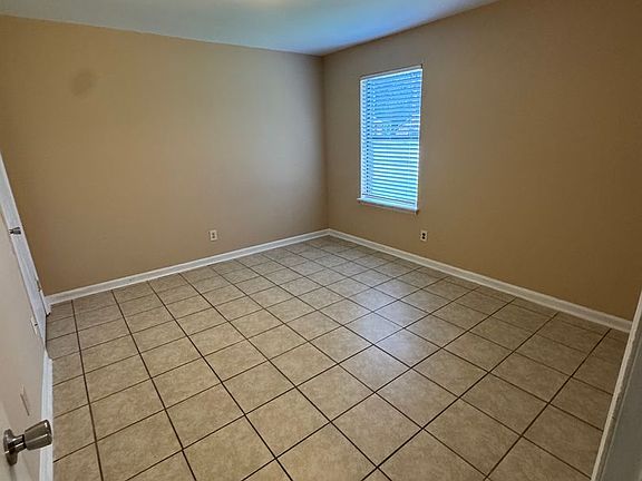 2nd image of 801 Sandpiper Dr #B