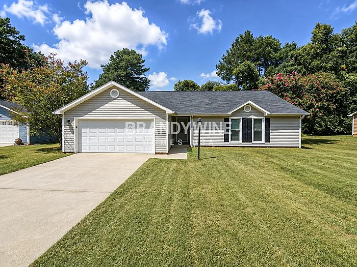 3 bed, 2.0 bath, 1575 sqft, $1,930 — Photo 2
