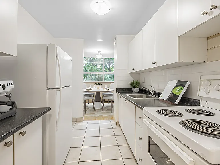 48 Grenoble Dr — Photo 8