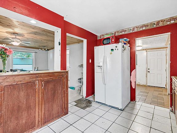 5th image of 239 Helen Ave