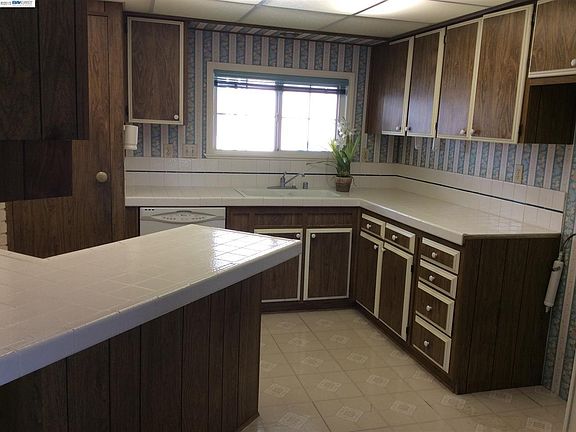 5th image of 3332 Ashwood Way #46