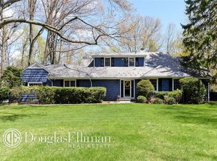 19 W Creek Farms Rd, Port Washington, NY 11050