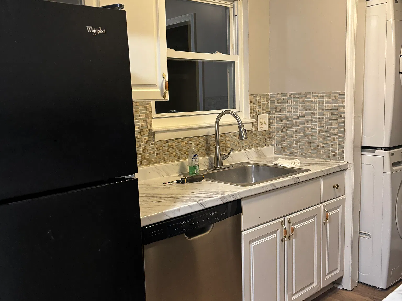 3 bed, 1.5 bath, 1200 sqft, $1,799 — Photo 1