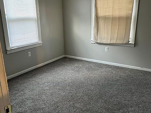 5th image of 941 Crestmore Ave