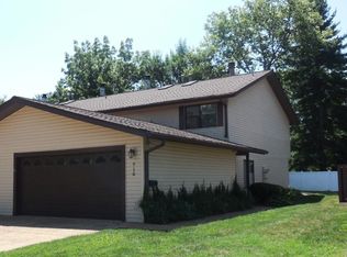 910 Westwood Rd, Maryville, IL