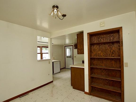 5th image of 345 W Orleans St