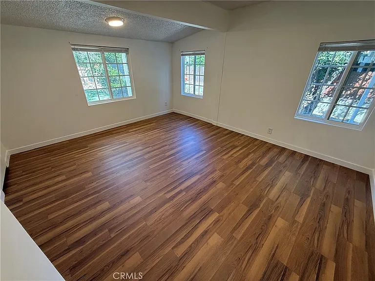 19148 Saticoy St #19148 — Photo 19
