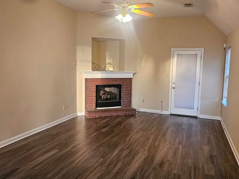 4647 Blue River Cv — Photo 4