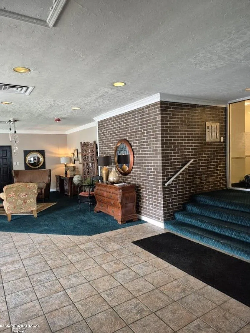 1 bed, 1.0 bath, 1362 sqft, $1,200 — Photo 3
