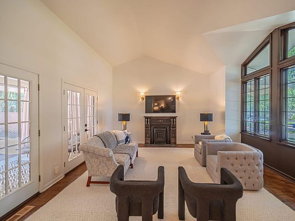 3rd image of 3664 Marlborough Way
