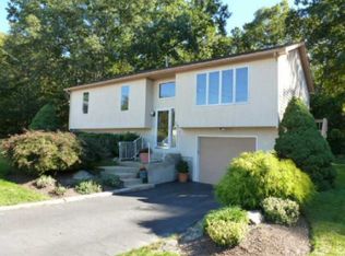 39 Highwood Ter, Cranston, RI 02920