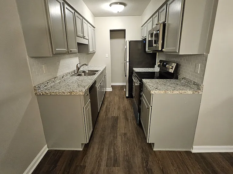 1202 Patton Creek Ln — Photo 4