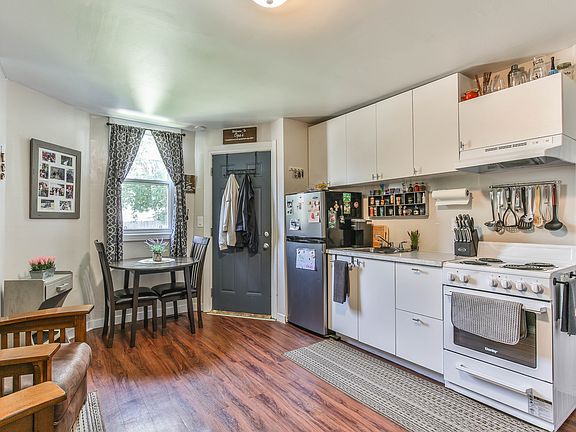 4th image of 54 Elizabeth St #3