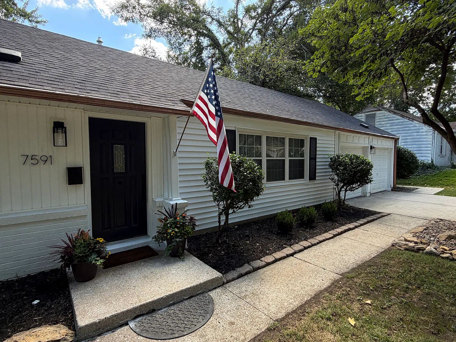 3 bed, 1200 sqft, $2,850 — Photo 2