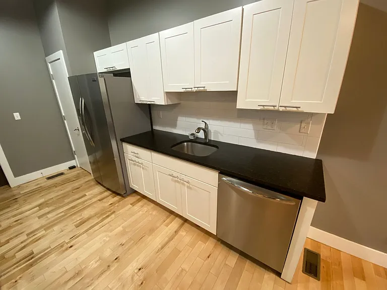 320 Ashmun St — Photo 8