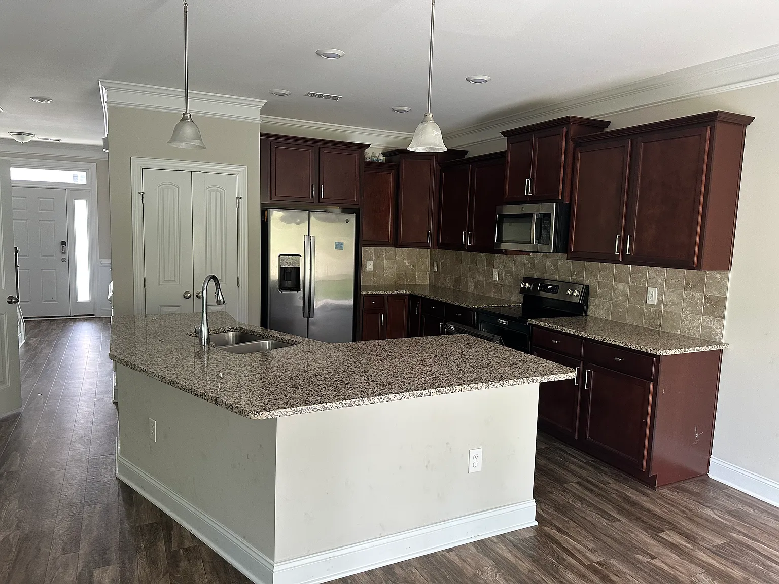 4 bed, 2438 sqft, $2,500 — Photo 2