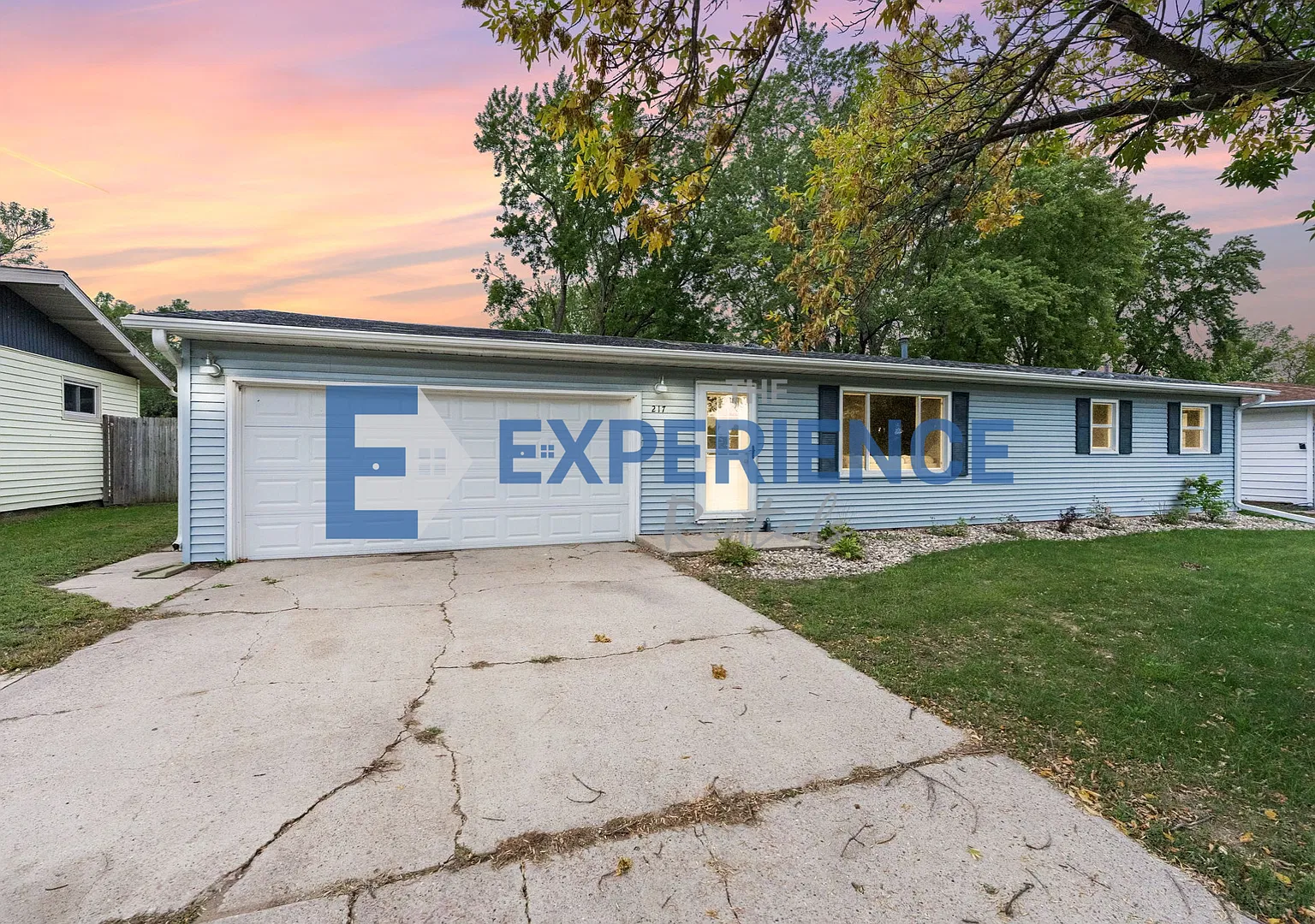 Fully Remodeled 4-Bed Ranch with Fenced Yard & Prime Location! — Photo 2