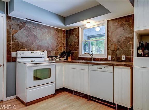 3rd image of 11280 Lakeshore Dr