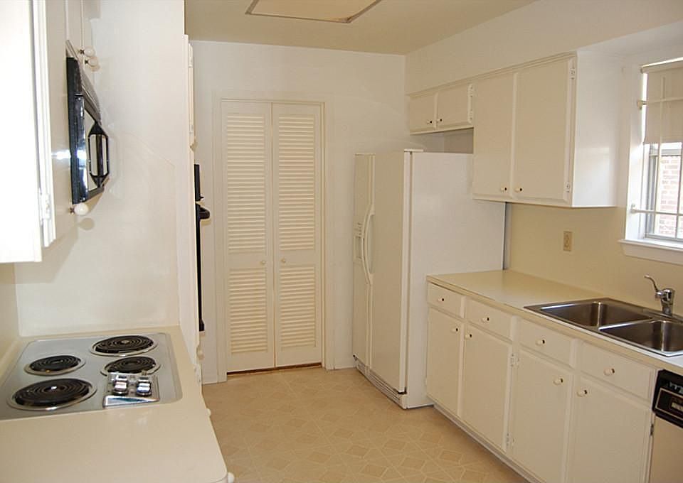 2nd image of 8902 Grape St