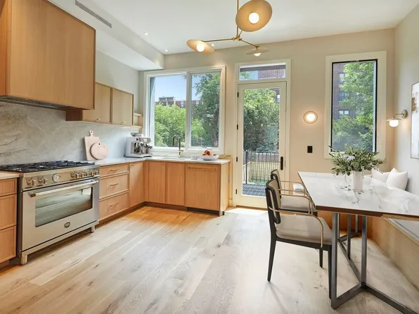 824a Quincy Street TOWNHOME image 1 of 13