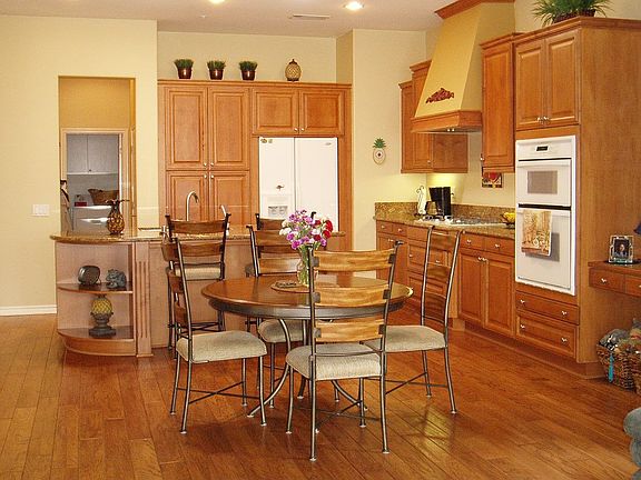 Gourmet Kitchen w/ Maple Cabinetry
