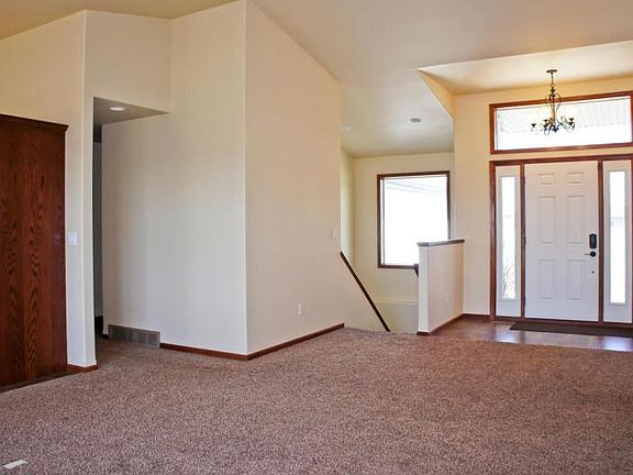 4th image of 705 48th Ave W