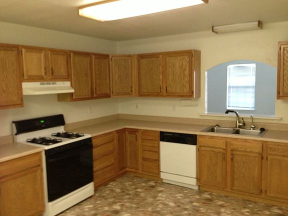 3rd image of 4004 Pawnee Dr APT B