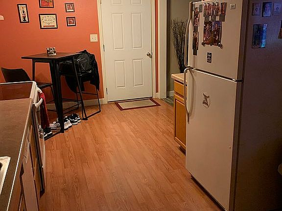 4th image of 806 N C St