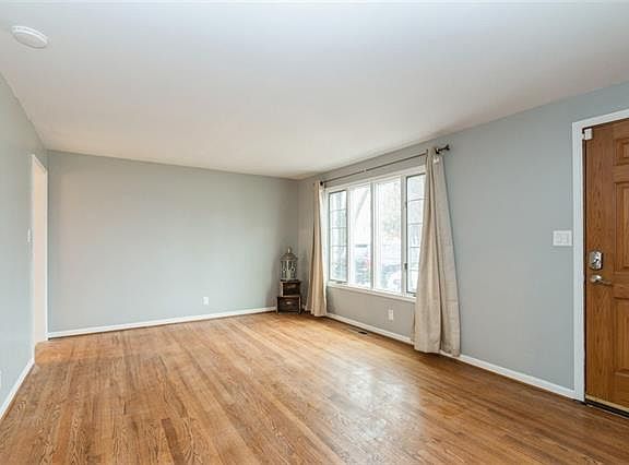 3rd image of 111 W 84th Ter