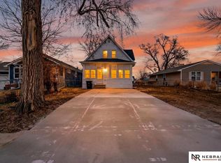 2566 Manderson St, Omaha, NE 68111