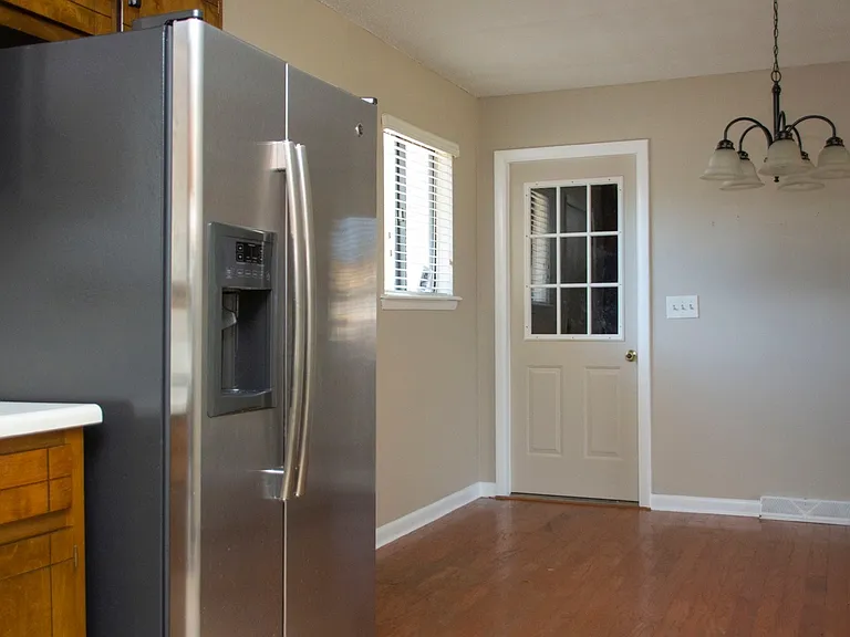 809 Bishop Cir — Photo 10