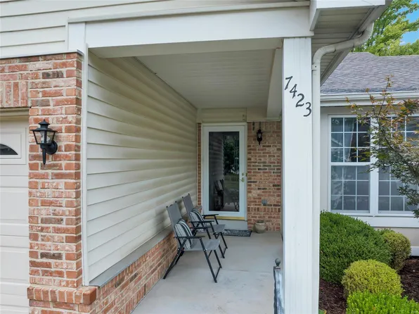 7423 Kenrick Valley Dr, Saint Louis, MO 63119
