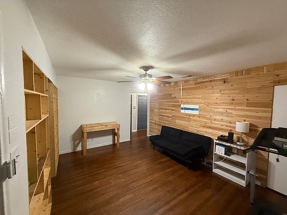 3rd image of 2112 Brookhollow Dr
