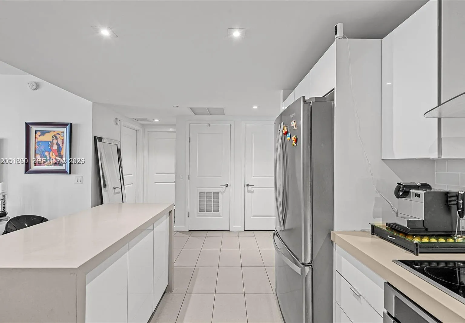 Canvas Condo — Photo 1