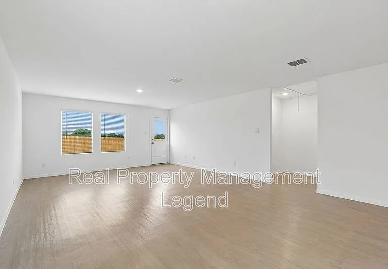216 Asterwood Ln — Photo 21