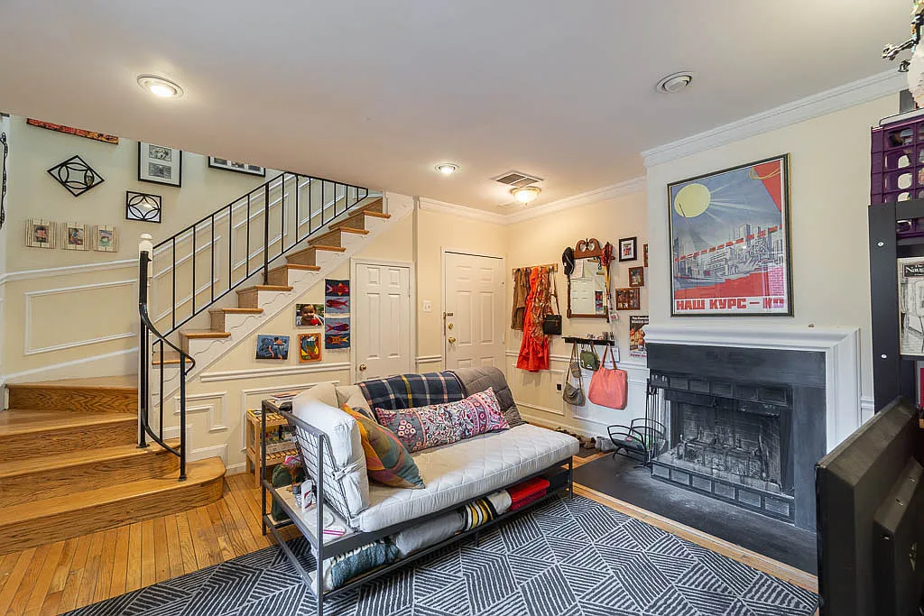 One Month Free Rent — Photo 1