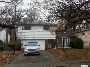 46 Newport Dr, Hewlett, NY 11557
