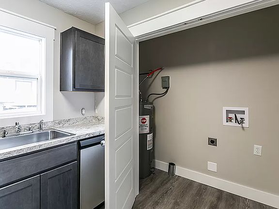 3rd image of 771 Shelby Ave #Z1