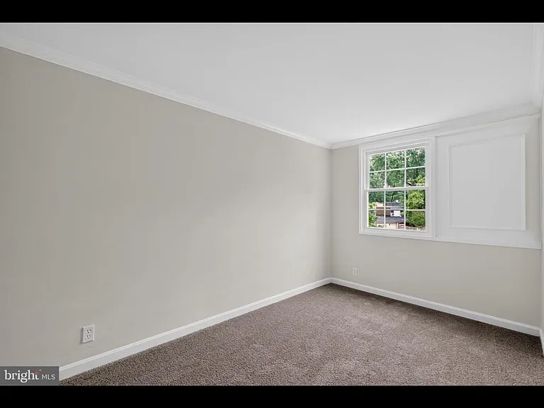 911 Imperial Ct — Photo 8