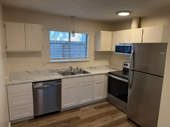 South Bridge Apartments, 210 SW Rogue River Ave APT A, Grants Pass, OR 97526