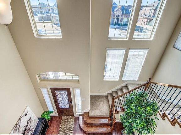 4th image of 573 Winnetka Dr