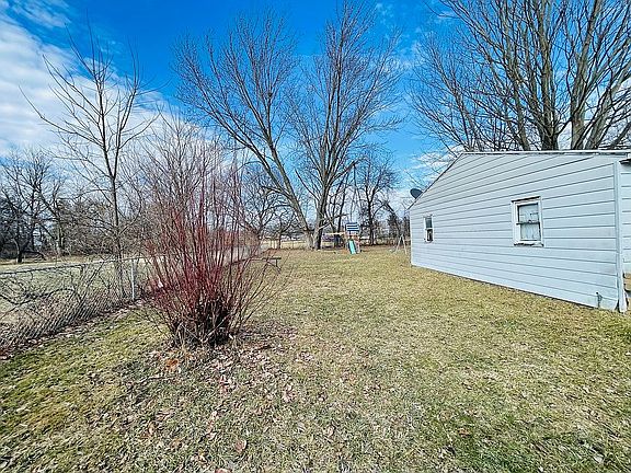 4th image of 2004 W Miller Rd