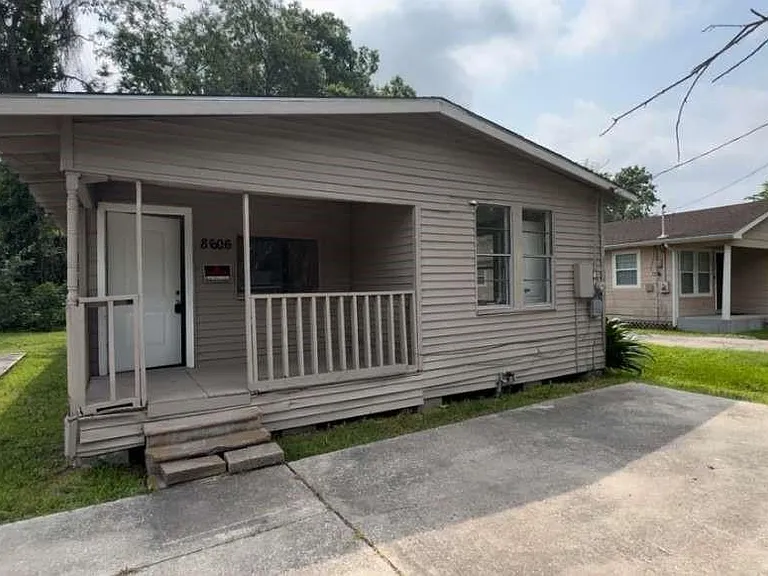 8606 Prairie View Dr — Photo 1