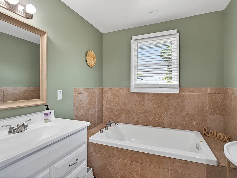 403 Holloway Dr — Photo 29