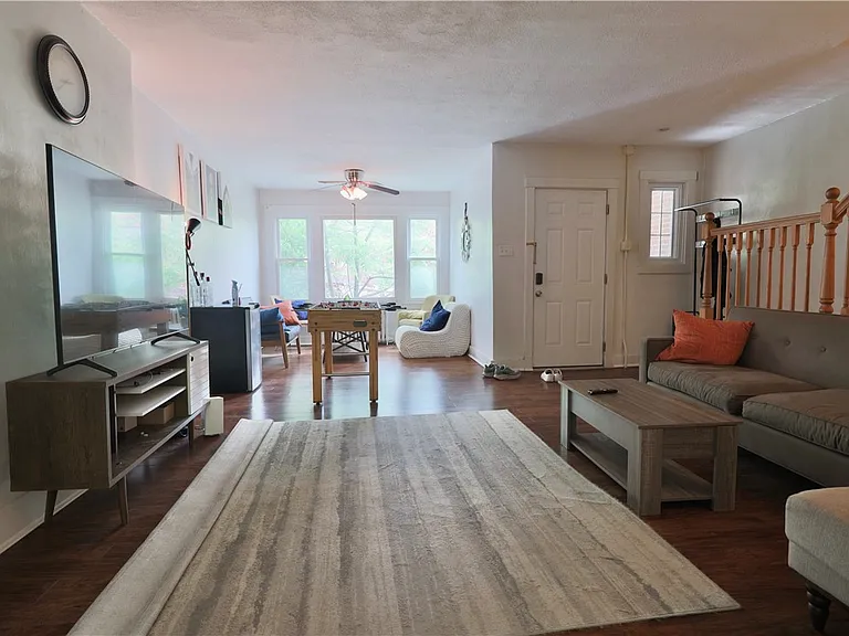 2324 Murray Ave — Photo 6