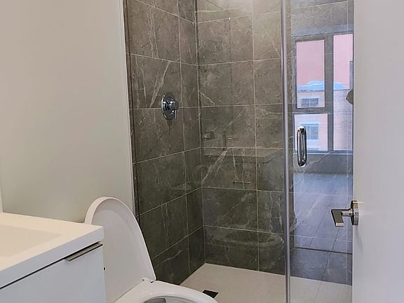 4th image of 400 King St W #504