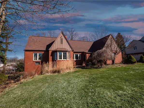 3145 Landscape Cir NW, Canton, OH 44709